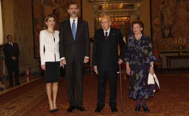 Sus Majestades los Reyes junto al presidente de la República Italiana, Giorgio Napolitano, y la primera dama, Clio Bittoni 