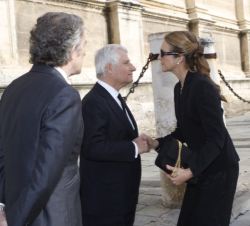 Su Alteza Real la Infanta Doña Elena, con Carlos Fitz-James Stuart, duque de Huéscar, y Alfonso Díez Carabantes, duque consorte de Alba de Tormes