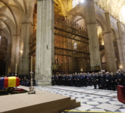 Su Alteza Real la Infanta Doña Elena en el interior de la Catedral, junto a familiares y autoridades asistentes al funeral en memoria de la Excma. Sra