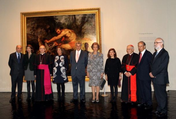 Su Majestad la Reina Doña Sofía junto a las autoridades, patrocinadores y prestadores de la exposición