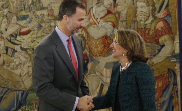 Su Majestad el Rey recibe el saludo de la Secretaria General Iberoamericana, Rebeca Grynspan