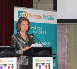 su Majestad la Reina Doña Sofía durante sus palabras de agradecimiento tras recibir la insignia de oro de la Asociación Proyecto Hombre