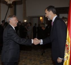 Don Felipe saluda al expresidente de la República Federal de Alemania Horst Köhler
