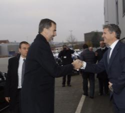 Su Majestad el Rey recibe el saludo del presidente y consejero delegado de Gestcamp, Francisco José Riberas