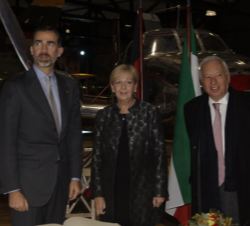 Su Majestad el Rey junta a la ministra Presidenta del Estado de Renania del Norte-Westfalia, Hannelore Kraft y al ministro de Asuntos Exteriores y de 