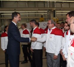 Su Majestad el Rey recibe el saludo de los empleados de SEAT