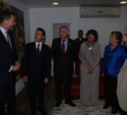 Don Felipe, con el ministro de Asuntos Exteriores y de Cooperación, los Presidentes de México, Chile, Guatemala y Uruguay y la Secretaria General Iber