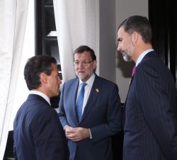 Su Majestad el Rey, el Presidente Peña Nieto y el presidente del Gobierno, antes del almuerzo que mantuvieron antes de la inauguración de la Cumbre