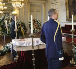 Velatorio familiar de la Reina Fabiola, en el salón principal del Palacio Real de Bruselas