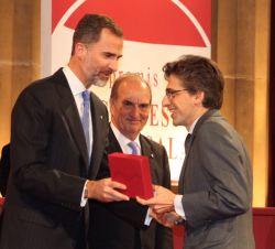 Su Majestad el Rey entrega la Medalla de Honor de Foment del Treball Nacional al "Empresario del Año" al consejero delegado de Investindustr