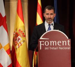 Su Majestad el Rey durante su intervención en la entrega de las Medallas de Honor de Foment del Treball 2014 y los VII Premios Carles Ferrer Salat 