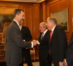 Su Majestad el Rey recibe el saludo del rector de la Universidad de Lleida