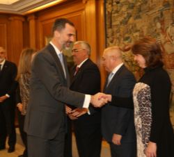 Don Felipe recibe el saludo de secretaria general de la CRUE