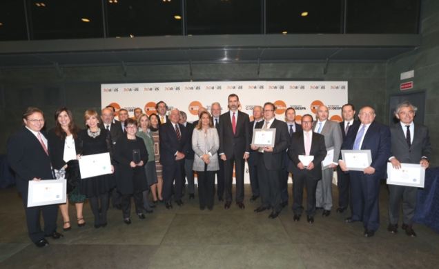 Su Majestad el Rey junto a los premiados de la XVII edición de los Premios Codespa