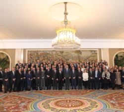 Su Majestad el Rey junto al Pleno del Consejo General de la Abogacía Española