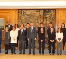 Su Majestad el Rey junto a la 64ª Promoción de Técnicos Comerciales y Economistas del Estado