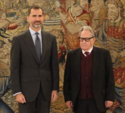 Don Felipe, con el director de la Real Academia de Bellas Artes de San Fernando, Fernando de Terán