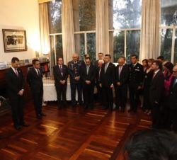Minuto de silencio en la residencia de la Embajada de España en Addis Abeba en memoria del militar español recientemente fallecido en el Líbano