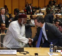 Saludo entre Su Majestad el Rey y el expresidente de Nigeria Abdulsalami Abubakar.