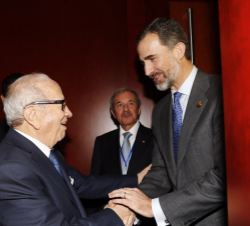 Saludo entre Don Felipe y el Presidente de Túnez, Béji Caïd Essebsi.