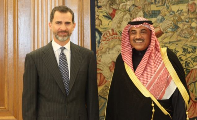 Don Felipe, con el vicepresidente primero del Gobierno y ministro de Asuntos Exteriores de Kuwait, el Jeque Sabah Khaled Al-Hamad Al-Sabah.