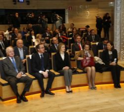 Vista de los asistentes durante el desarrollo del acto. 