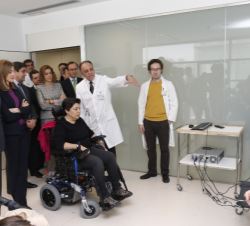 Los Reyes durante su visita al Hospital Nacional de Parapléjicos