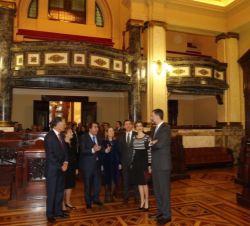 Los Reyes y el Presidente de Portugal y su esposa, con el presidente de la Xunta de Galicia, la ministra de Fomento y el alcalde de A Coruña.