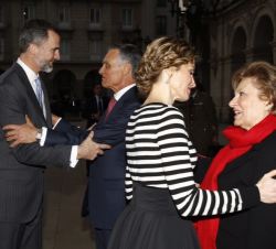 Don Felipe y Doña Letizia se despiden del Presidente Cavaco Silva y su esposa.