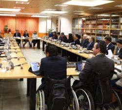 Su Majestad la Reina durante la reunión del Consejo de Real Patronato sobre Discapacidad