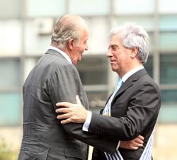 Don Juan Carlos felicita al nuevo Presidente de Uruguay, Tabaré Ramón Vázquez Rosas