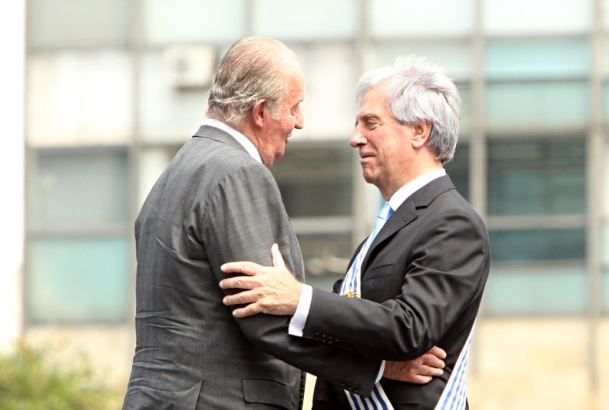 Don Juan Carlos felicita al nuevo Presidente de Uruguay, Tabaré Ramón Vázquez Rosas