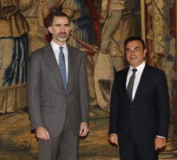 Su Majestad el Rey con Carlos Ghosn, presidente y consejero delegado de Renault-Nissan Alliance.