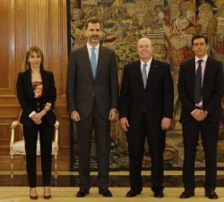Don Felipe, el director de Operaciones de Microsoft, Kevin Turner, la  presidenta de Microsoft España, María Garaña, y el director de Sector Público d