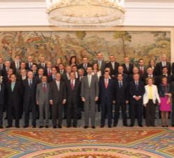Fotografía de grupo Su Majestad el Rey con el Comité Ejecutivo de la Confederación Española de Organizaciones Empresariales-CEOE