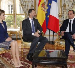 Sus Majestades los Reyes durante el encuentro con el Presidente de la República Francesa, François Hollande