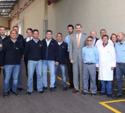 Don Felipe, con los miembros del Comité de Empresa de Persán.
