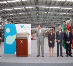 Intervención del presidente de Persán antes del descubrimiento de la placa conmemorativa de la inauguración de las nuevas instalaciones.