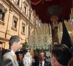 Su Majestad el Rey, junto al paso de Nuestra Señora de las Mercedes.