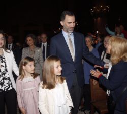 Sus Majestades los Reyes recibieron el cariño del público congregado tanto en el interior, como en el exterior de la Catedral de Palma de Mallorca