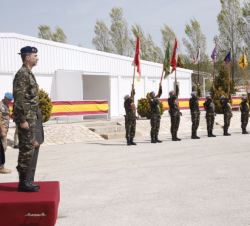 Su Majestad el Rey recibe honores a su llegada a la Base "Miguel de Cervantes"