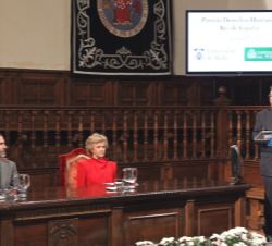Don Felipe durante la intervención del rector magnífico de la Universidad de Alcalá