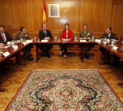 Vista general de la mesa de la reunión sobre sistema de enseñanza de Formación Profesional