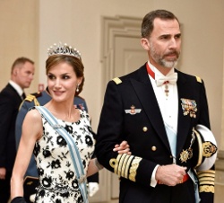 Sus Majestades los Reyes momentos antes del comienzo de la Cena de Gala