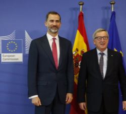 Don Felipe, con el Presidente de la Comisión Europea, Jean-Claude Juncker.
