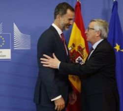 Don Felipe, con el Presidente de la Comisión Europea, Jean-Claude Juncker.
