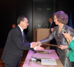 Doña Sofía entrega la Mención Especial en la Categoría de conservación, a la Torre Bofilla de Bétera (Valencia)