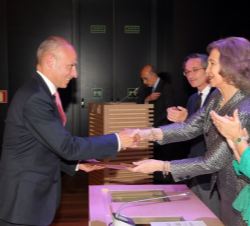 Doña Sofía entrega el Premio "Hispania Nostra 2013" a la intervención en el territorio o en el paisaje al Parque Fluvial de Pamplona