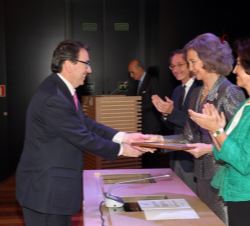 Doña Sofía entrega el Premio a la conservación del patrimonio como factor de desarrollo económico y social a la Universidad de Alcalá de Henares