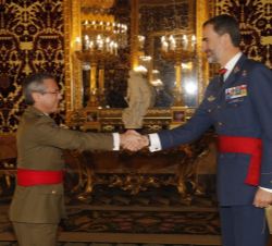Su Majestad el Rey recibe el saludo del general del brigada del Cuerpo General del Ejército de Tierra Francisco José Dacoba Cerviño, jefe de la Brigad